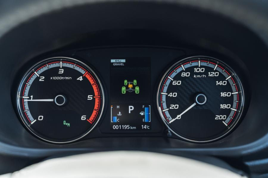 Панель приборов Mitsubishi Triton GLS Double Cab 2019 года  (AU) (фото 19 из 19)